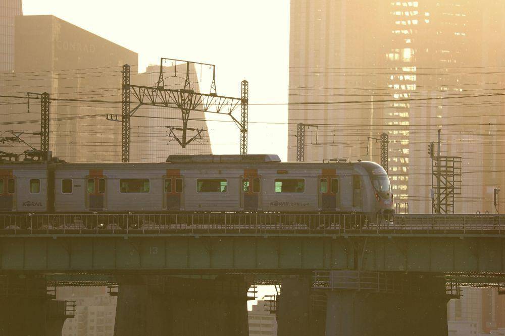 Potret kereta api di Seoul, Korea Selatan (pexels.com/@nui-malama)