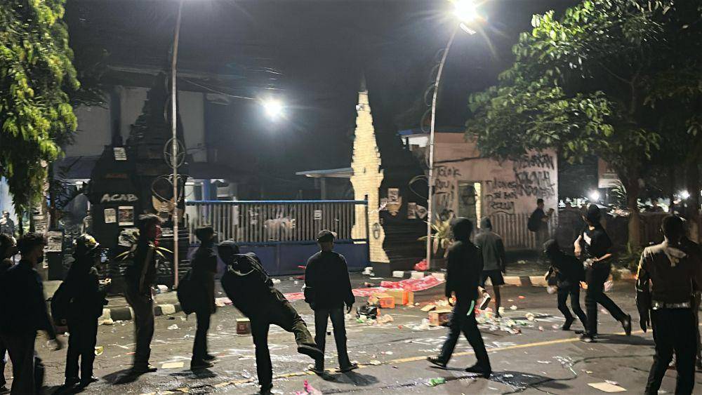 Aksi tolak UU TNI di Kediri yang berakhir ricuh. IDN Times/ istimewa