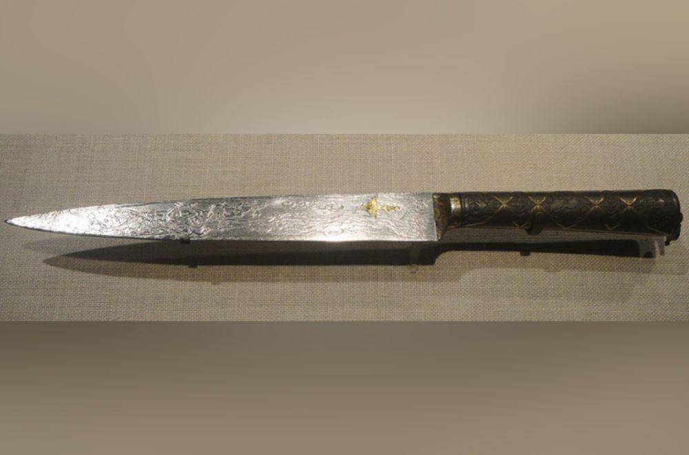 belati bahan meteorik milik Kaisar Jahangir, Dinasti Mughal, India (commons.wikimedia.org/Daderot)
