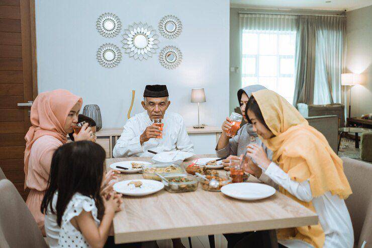 Ilustrasi kumpul keluarga saat idul fitri (freepik.com/EyeEm)
