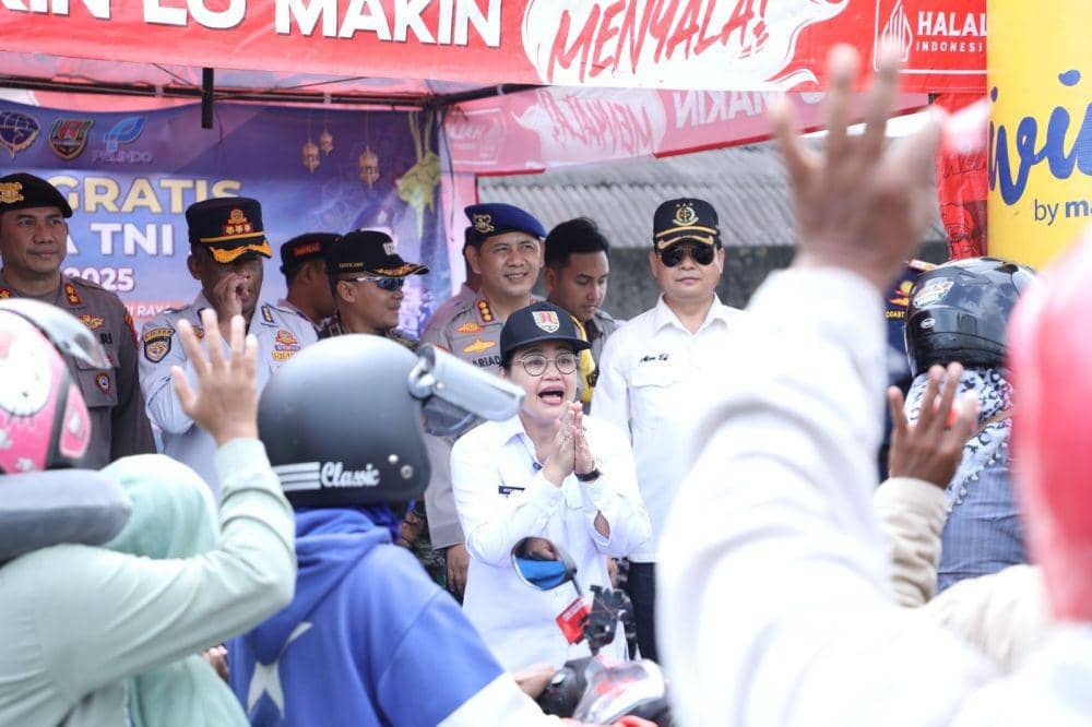 Sebanyak 1.638 pemudik dan 499 sepeda motor tiba di Pelabuhan Tanjung Emas Semarang, Jumat (28/3/2025). (Dok. Pemkot Semarang)