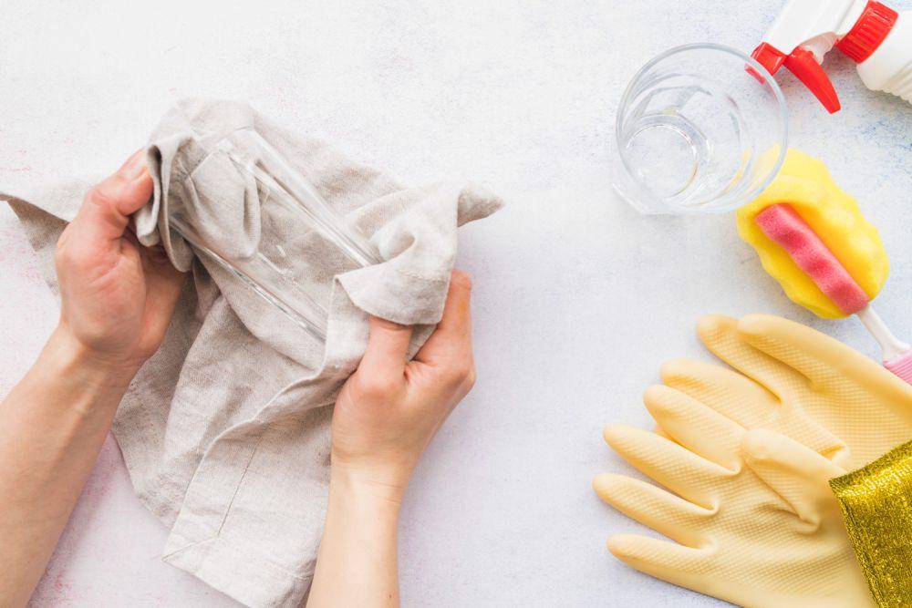5 Tips Membersihkan Noda Minyak pada Baju Tanpa Merusak Kain