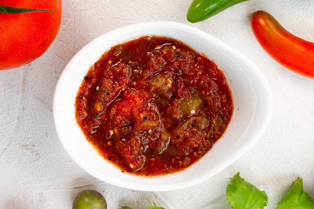 ilustrasi sambal bawang dan sambal korek (freepik.com/freepik)