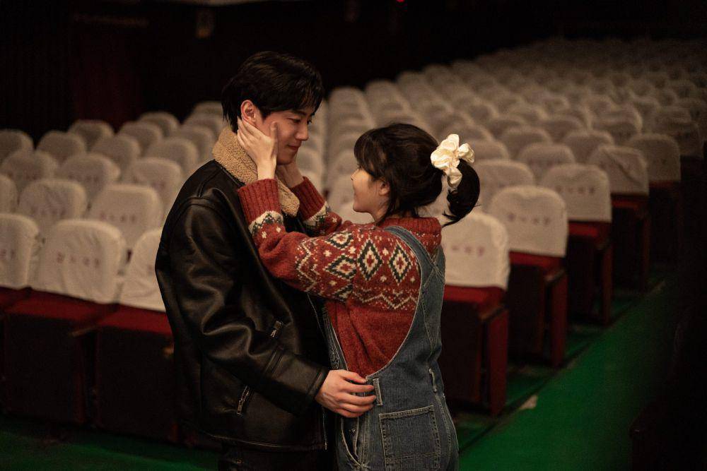 Lee Jun Young dan IU di When Life Gives You Tangerines