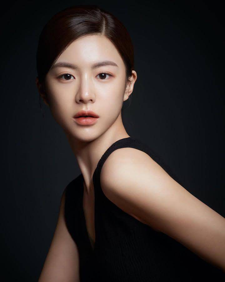 inspirasi makeup Go Youn Jung (instagram.com/goyounjung)