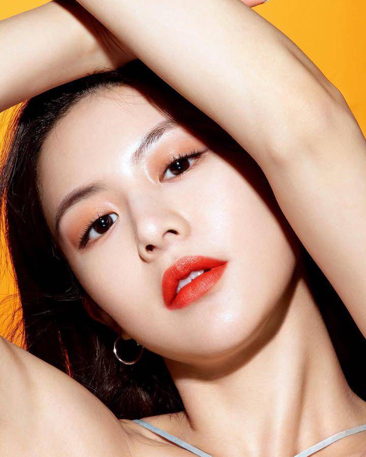 inspirasi makeup Go Youn Jung (instagram.com/goyounjung)