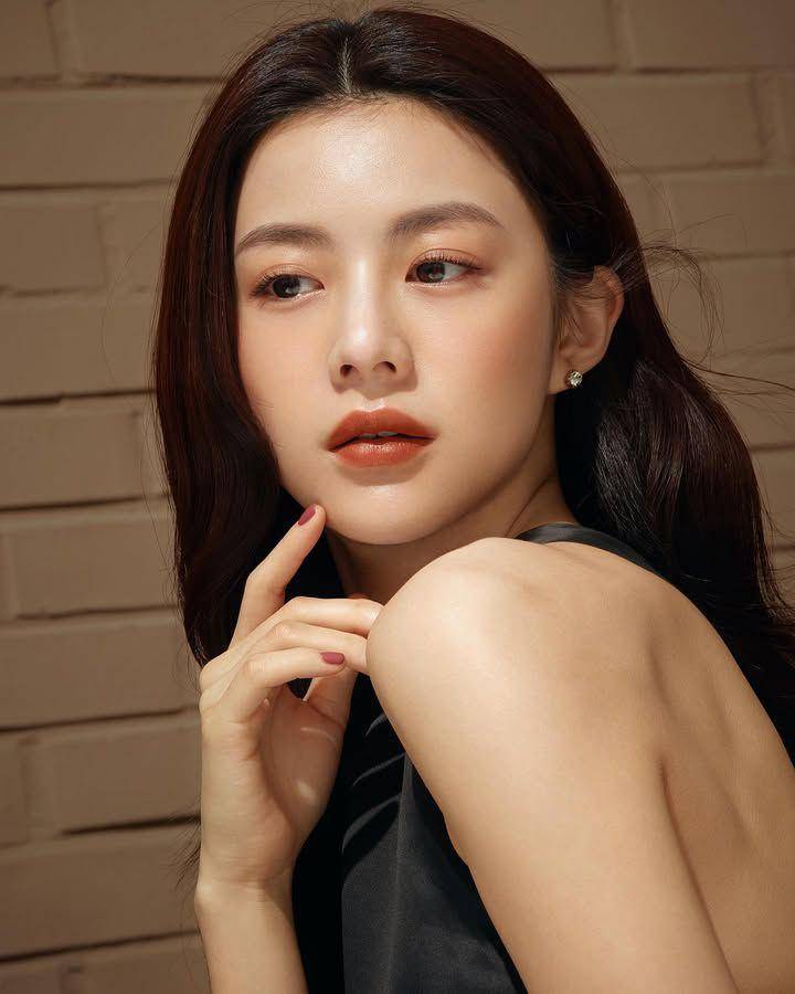 inspirasi makeup Go Youn Jung (instagram.com/goyounjung)
