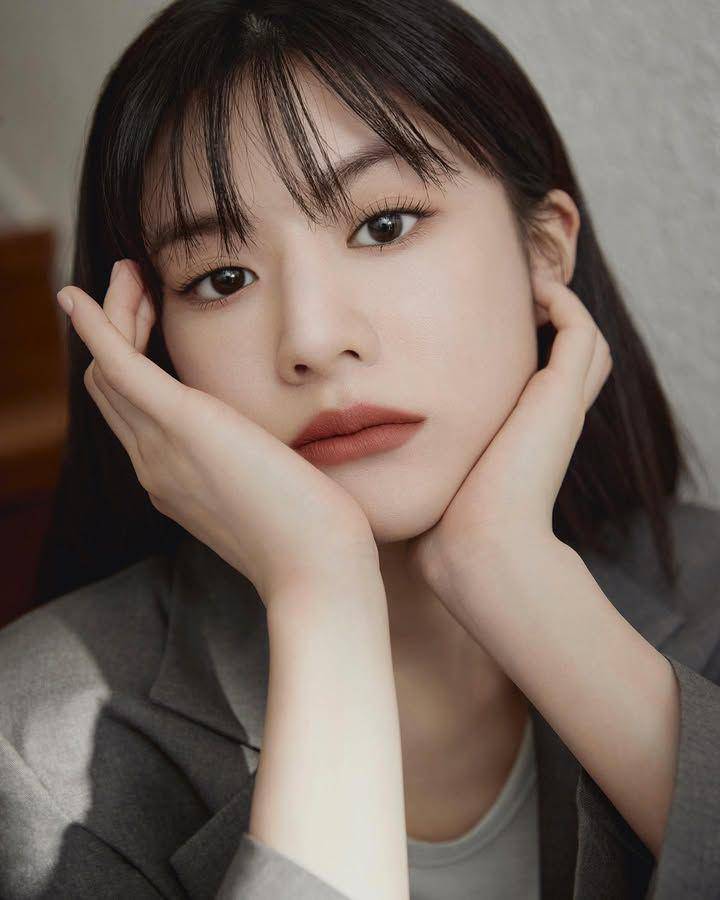 inspirasi makeup Go Youn Jung (instagram.com/goyounjung)