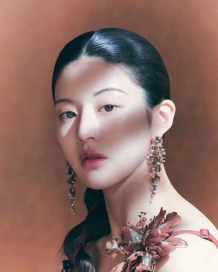 inspirasi makeup Go Youn Jung (instagram.com/goyounjung)