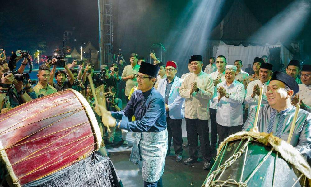Wali Kota Medan Rico Waas menutup resmi ramadan fair di Medan (Dok. Diskominfo Medan)