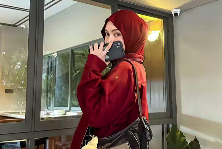10 Ide Foto Lebaran untuk Shy Girl yang Anggun Estetik!
