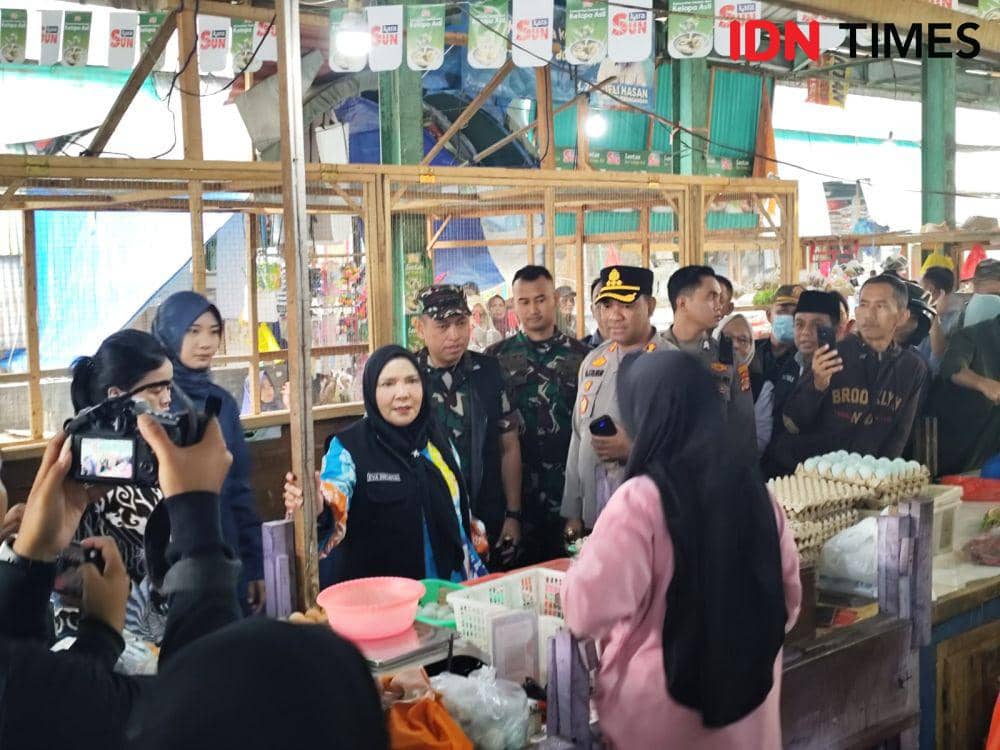 Walikota Bandar Lampung, Eva Dwiana saat kepasar. (IDN Times/Muhaimin)