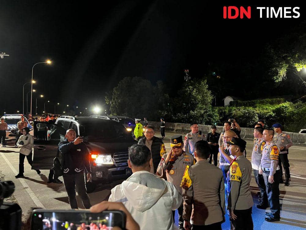 Kapolda Lampung Irjen Pol Helmy Santika meninjau Posko Terpadu di Pelabuhan Bakauheni. (IDN Times/Tama Yudha Wiguna).
