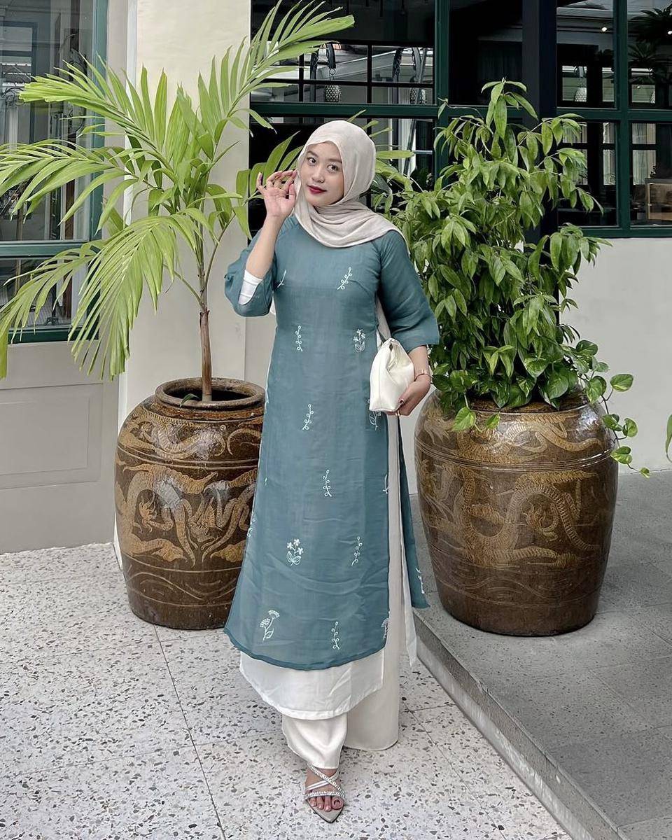 potret ide OOTD hijab feminin yang colorful dan playful ala Dian Titania (instagram.com/diantitaniiaa)