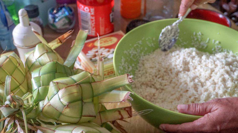 ilustrasi ketupat (vecteezy.com/putri7dsot839163)