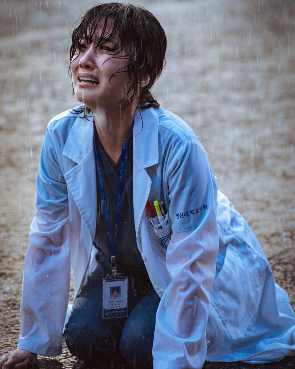 still cut drama Korea Hyper Knife (instagram.com/eunbining0904)