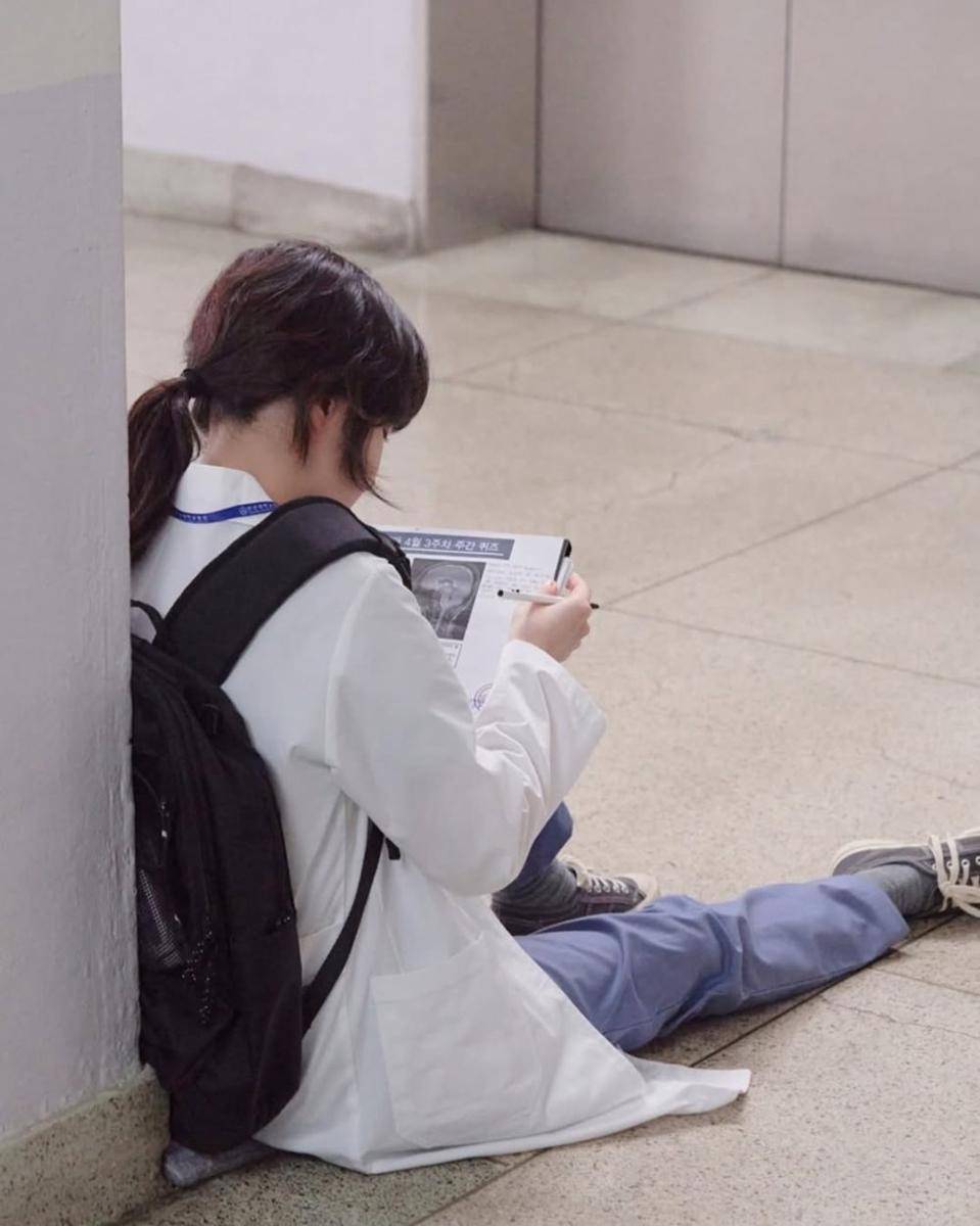 still cut drama Korea Hyper Knife (instagram.com/eunbining0904)