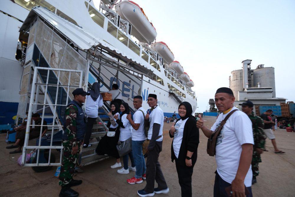 PLN Berangkatkan 1.000 Pemudik Gratis dari Makassar