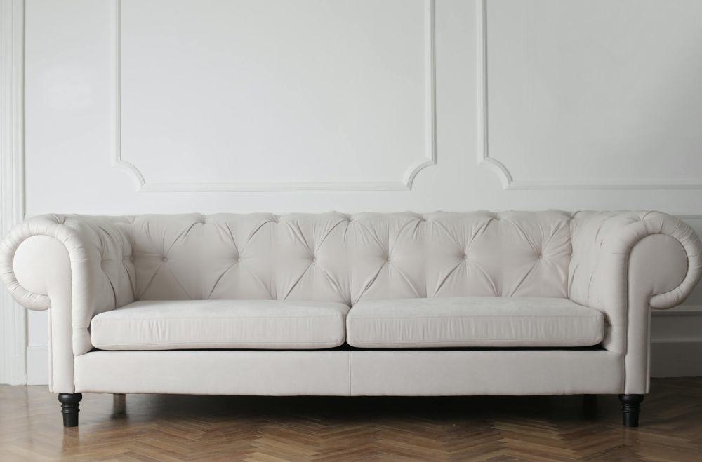 4 Tips Membersihkan dan Merawat Sofa Kulit Sintetis yang Efektif