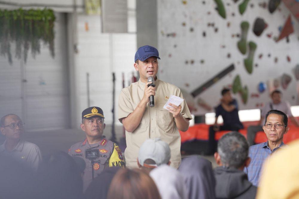 Menteri Transmigrasi Temui Warga Rempang, Serahkan Bantuan Presiden