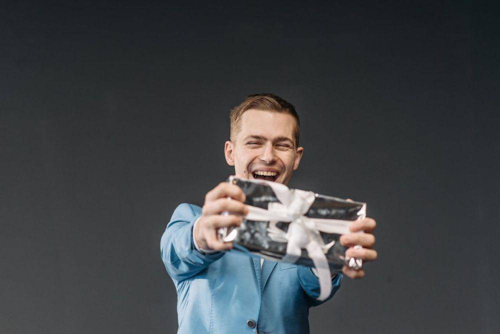 ilustrasi orang senang (pexels.com/Pavel Danilyuk)