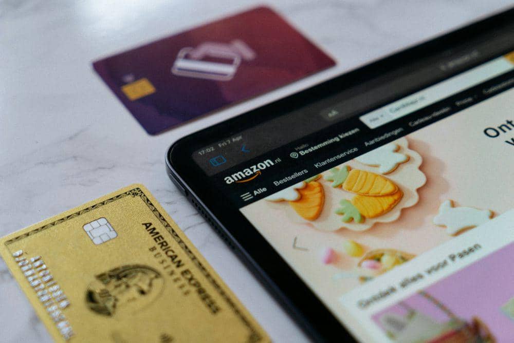 Tips Aman Bertransaksi Online dengan Kartu Debit | IDN Times