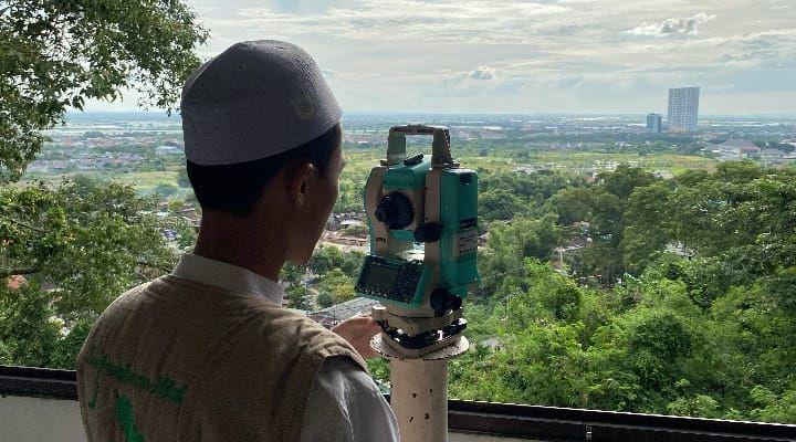 Tertutup Mendung, Hilal di Bukit Condrodipo Gresik Tak Terlihat