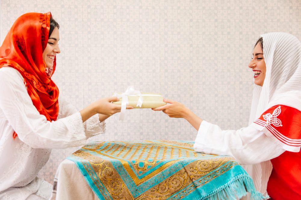 10 Etika Bertamu Saat Lebaran, Masuk ke Rumah Orang dalam Keadaan Buta