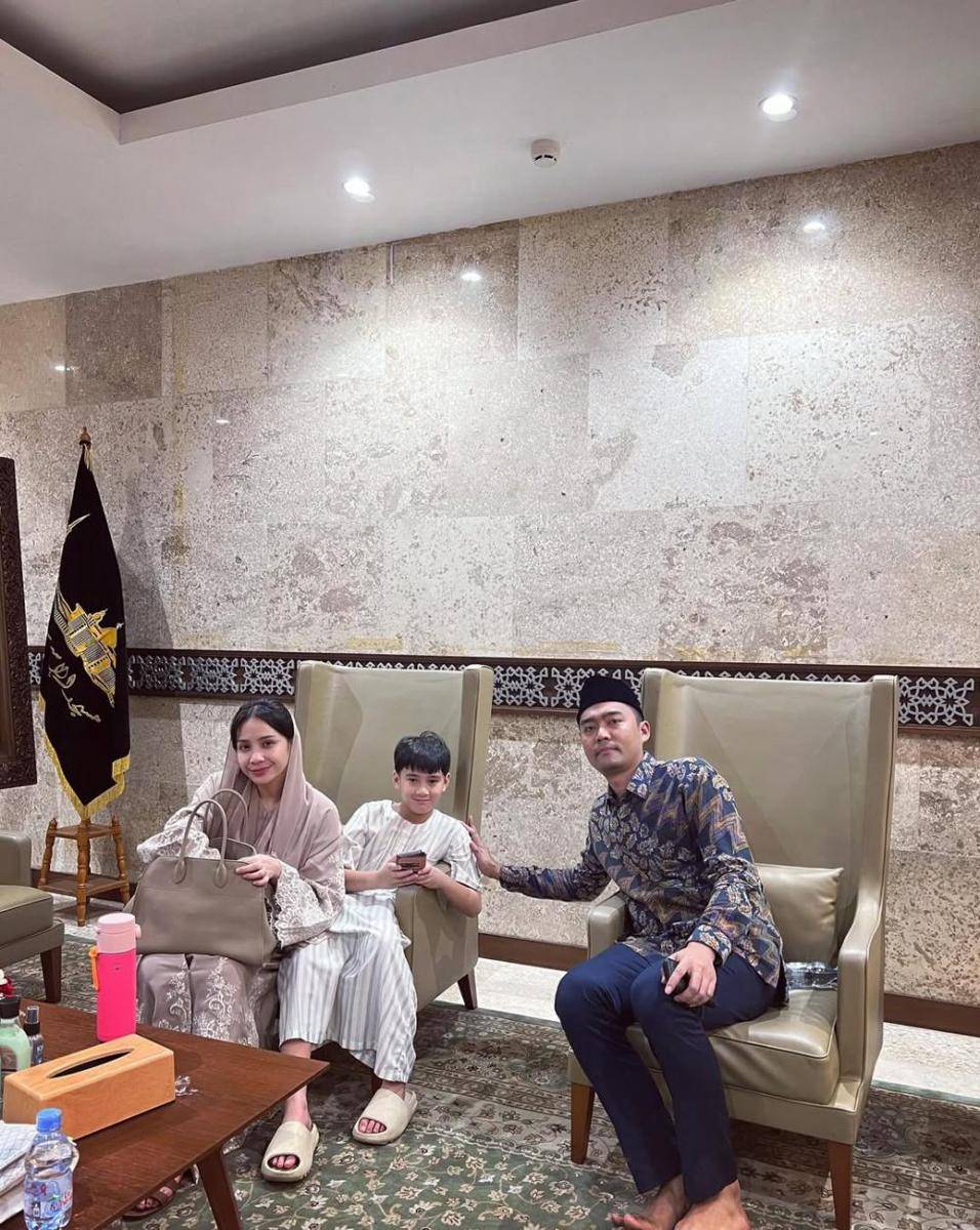 Raffi Ahmad itikaf di masjid (instagram.com/raffinagita1717)