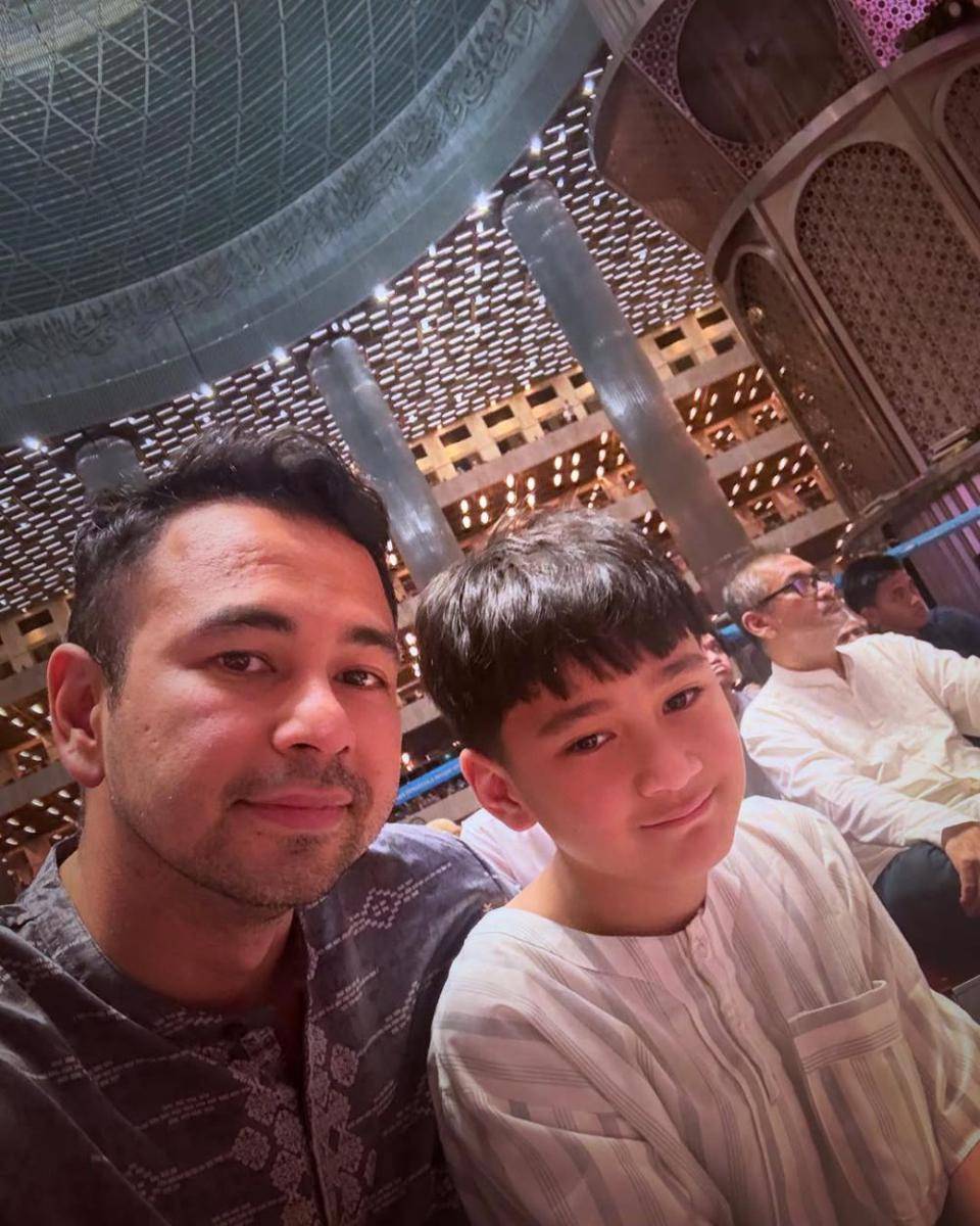 Raffi Ahmad itikaf di masjid (instagram.com/raffinagita1717)