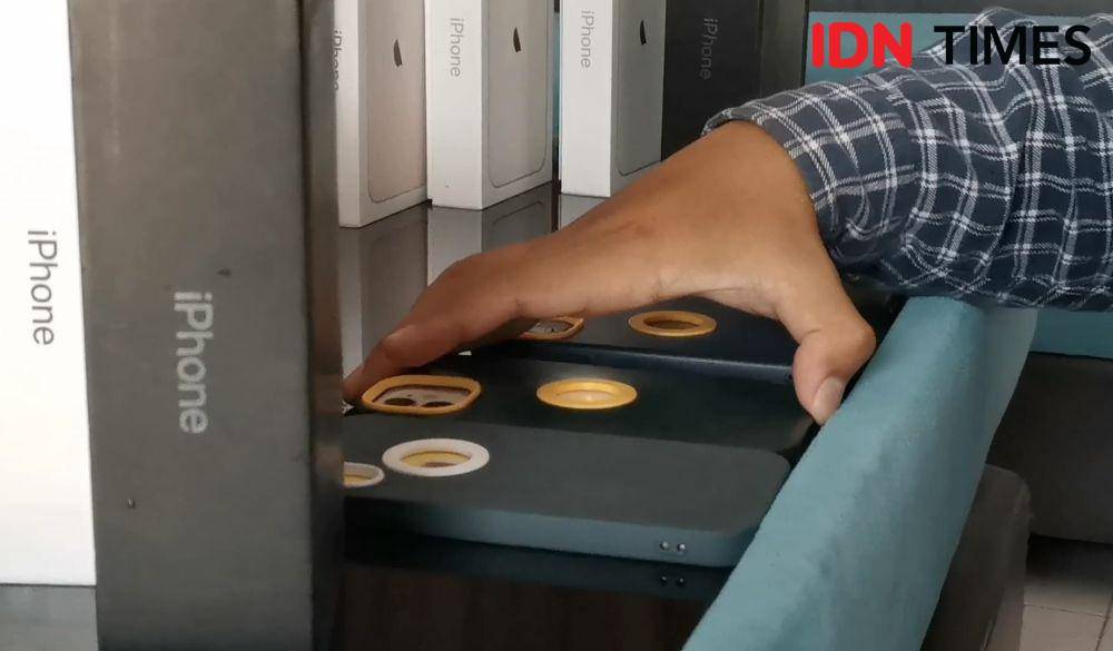 Seri Iphone yang paling banyak disewa oleh penyewa di Solo. (IDN Times/Larasati Rey)
