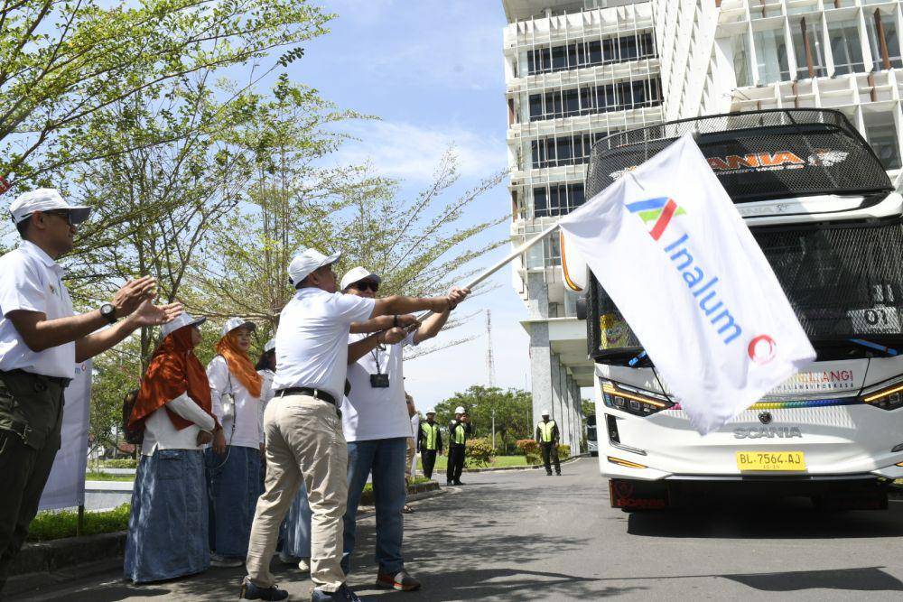 INALUM kembali berpartisipasi dalam program Mudik Gratis Bersama BUMN 2025 dengan tema “Mudik Aman Sampai Tujuan”. Kegiatan ini merupakan wujud nyata komitmen INALUM dalam memberikan manfaat langsung bagi masyarakat, khususnya di wilayah Kabupaten Batu Bara dan sekitarnya. (Dok. Inalum)
