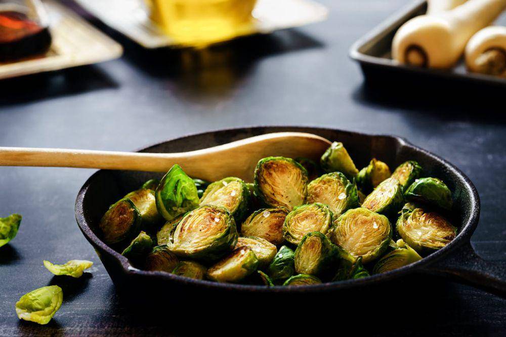 ilustrasi masak di wajan cast iron (pexels.com/Sebastian Coman Photography)