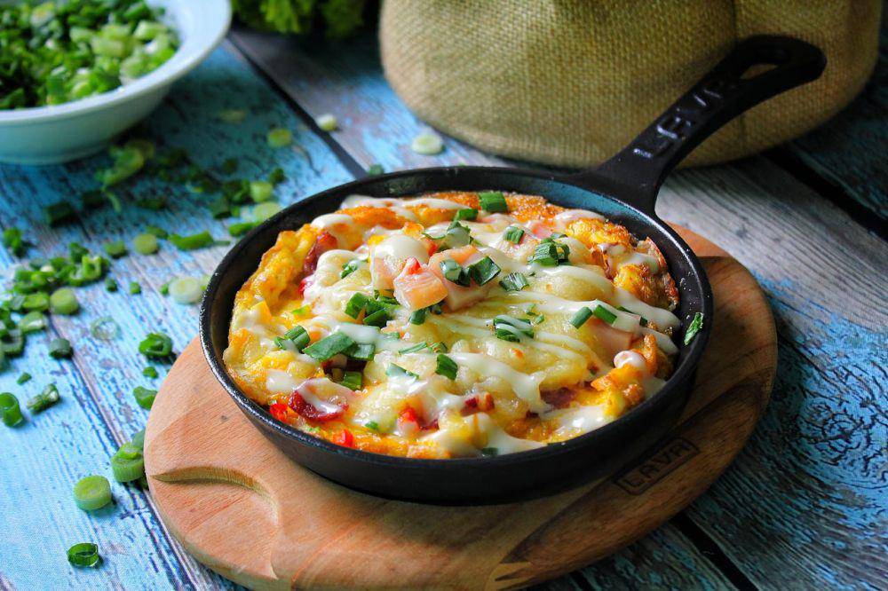 ilustrasi masak di wajan cast iron (pexels.com/Shameel mukkath)