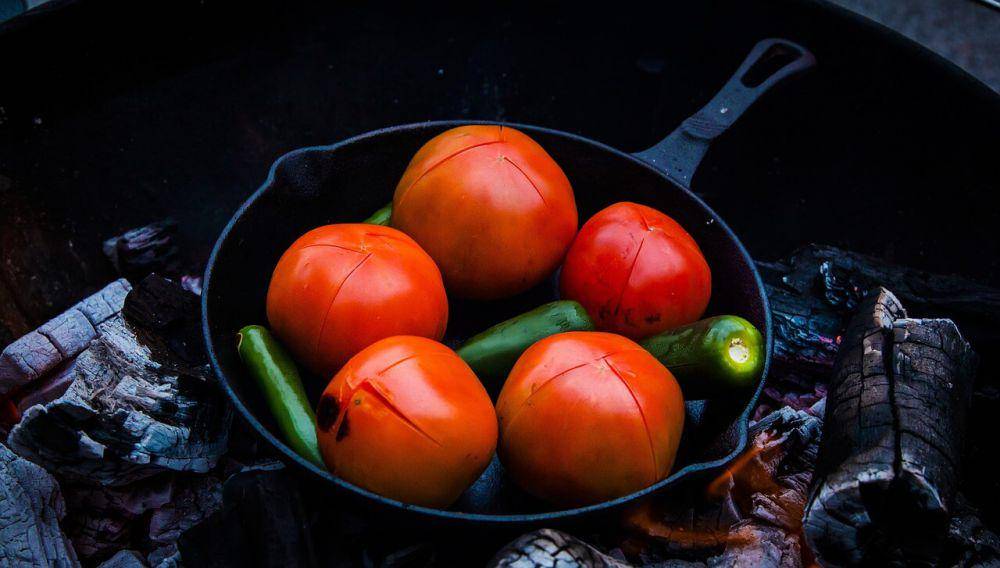 ilustrasi masak di wajan cast iron (pixabay.com/memoaaguilar)