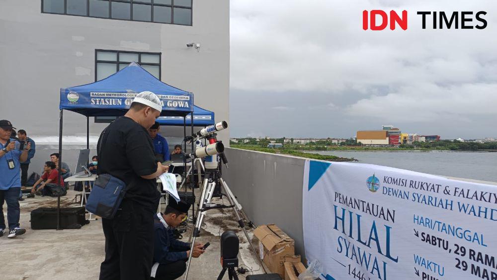 Pemantauan hilal 1 Syawal 1446 Hijriah di Makassar, Sulawesi Selatan, Sabtu (29/3/2025). (IDN Times/Asrhawi Muin)