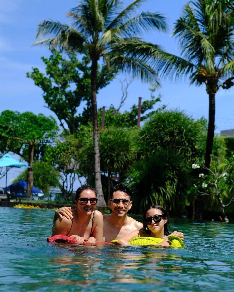 Darius Sinathrya dan keluarga di Bali (instagram.com/darius_sinathrya)