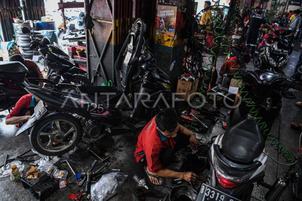 Ilustrasi servis kendaraan bermotor. (Dok. Antara)