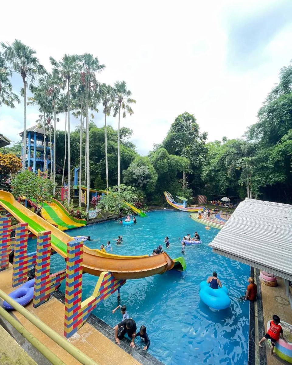 Tiara Jember Park Waterboom (instagram.com/tiarajemberparkwaterboom)