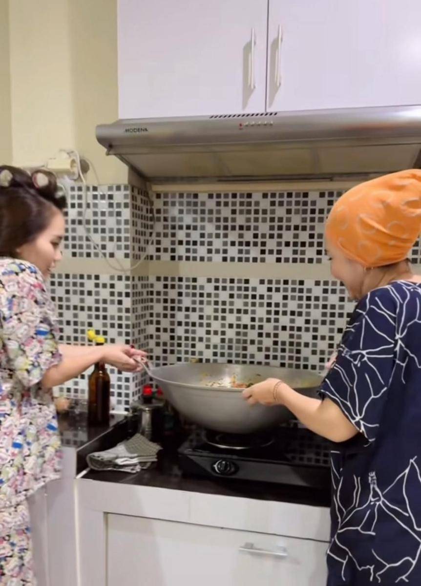 Artis masak jelang Lebaran 2025 (instagram.com/ayutingting92)