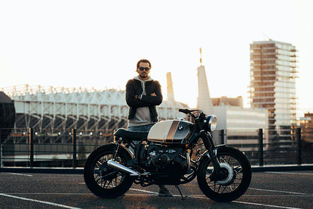 ilustrasi mengendarai motor (pexels.com/Gijs Coolen)