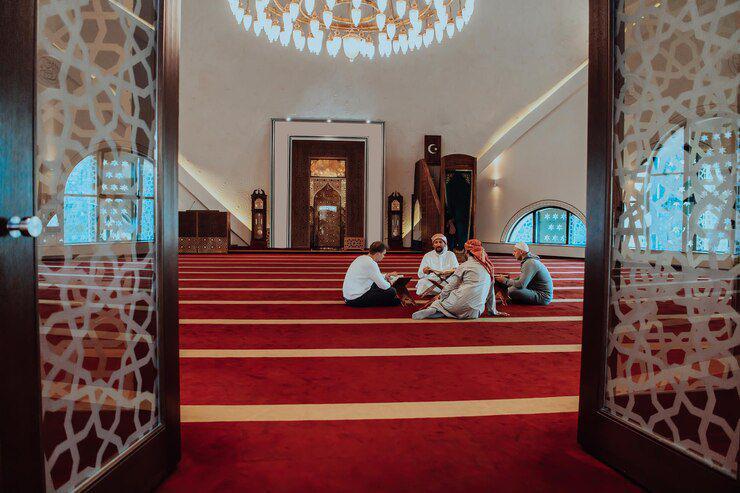 Ilustrasi takbiran di masjid (freepik.com/dotshock)