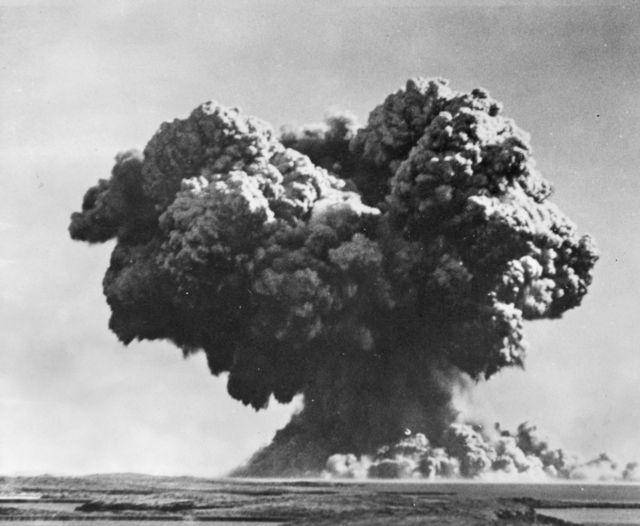 Ledakan nuklir di Maralinga (commons.wikimedia.org/(Naval Historical Collection))