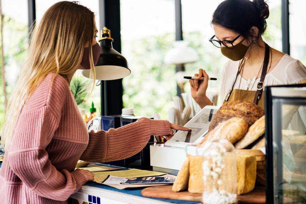 Ilustrasi wanita membeli roti (freepik.com/rawpixel.com)