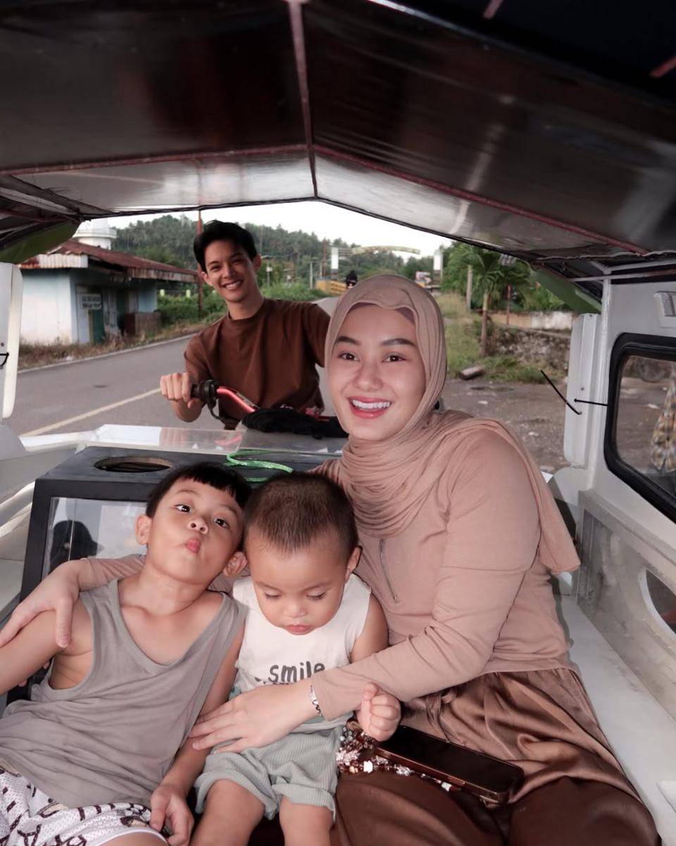 potret keluarga Rey Mbayang dan Dinda Hauw (instagram.com/rey_mbayang)