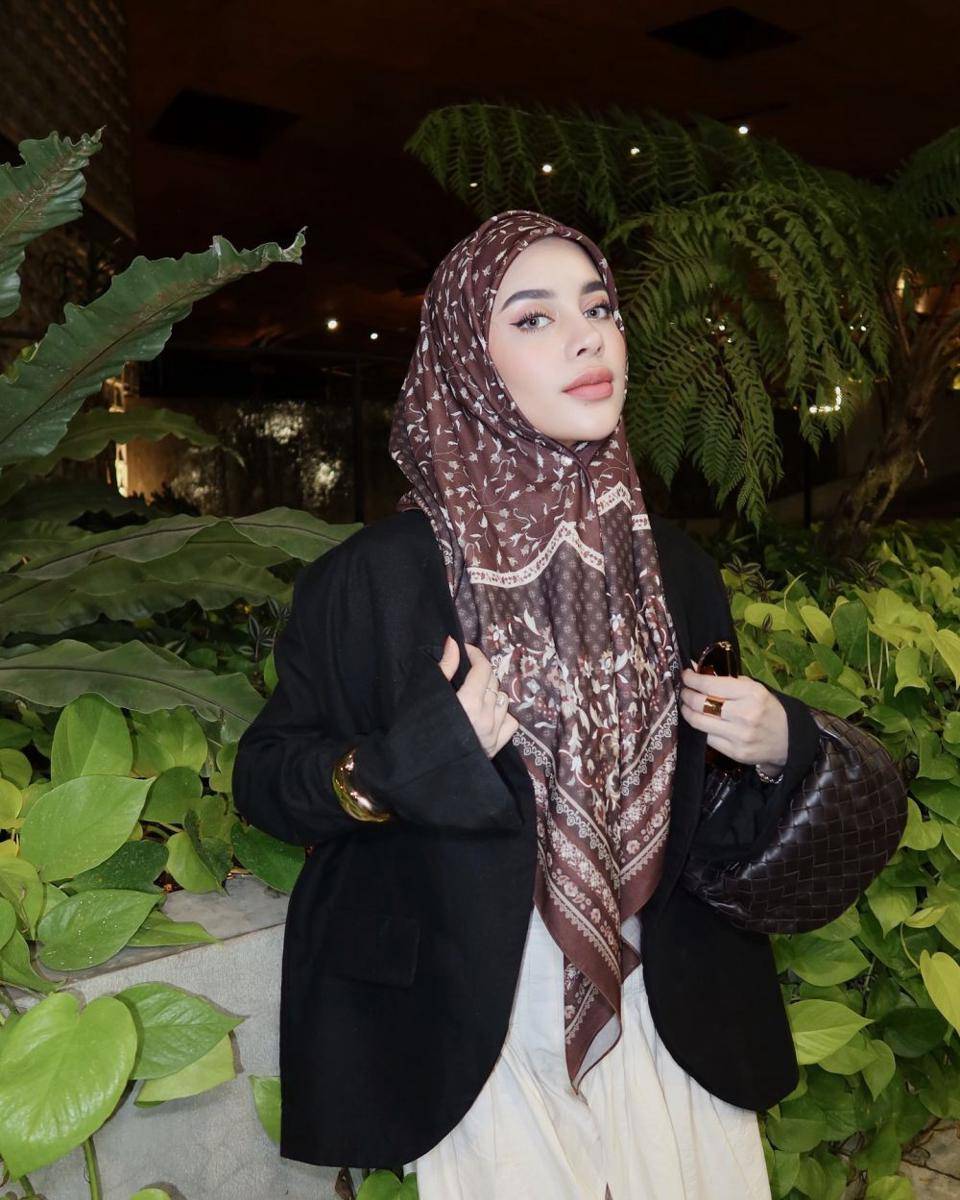 hijab do untuk Lebaran (instagram.com/emyaghnia)