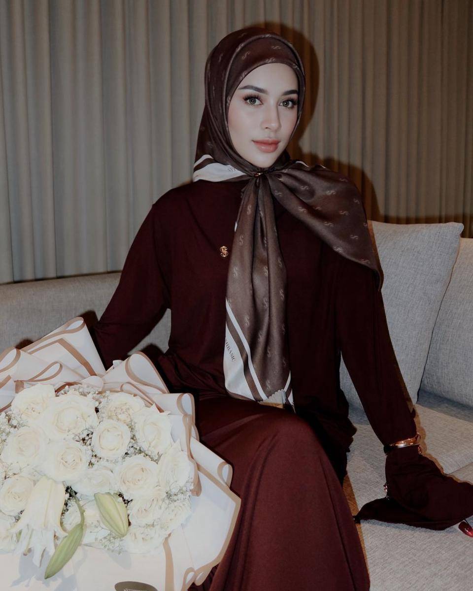 hijab do untuk Lebaran (instagram.com/emyaghnia)