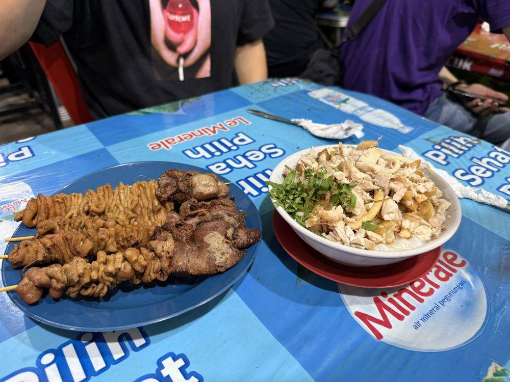 Potret Bubur Ayam Barito Pak Agus yang dimakan Jackson Wang (x.com/JacksonWang852)