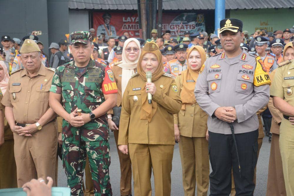 Walikota Bandar Lampung, Eva Dwiana saat apel pagi di Tugu Adipura. (IDN Times/istimewa)