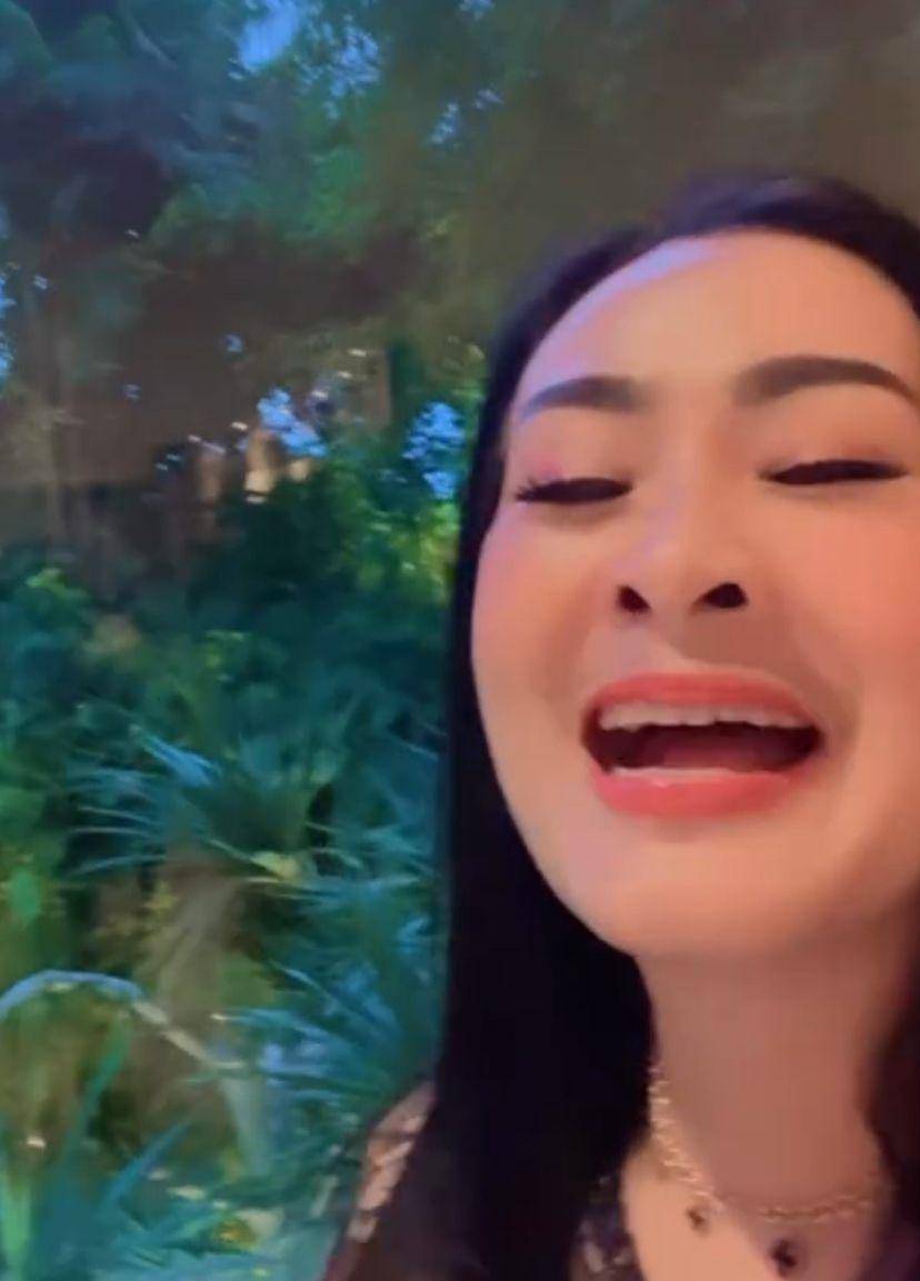 potret Iis Dahlia buka puasa bersama anak dan calon mantu (Instagram.com/isdadahlia)